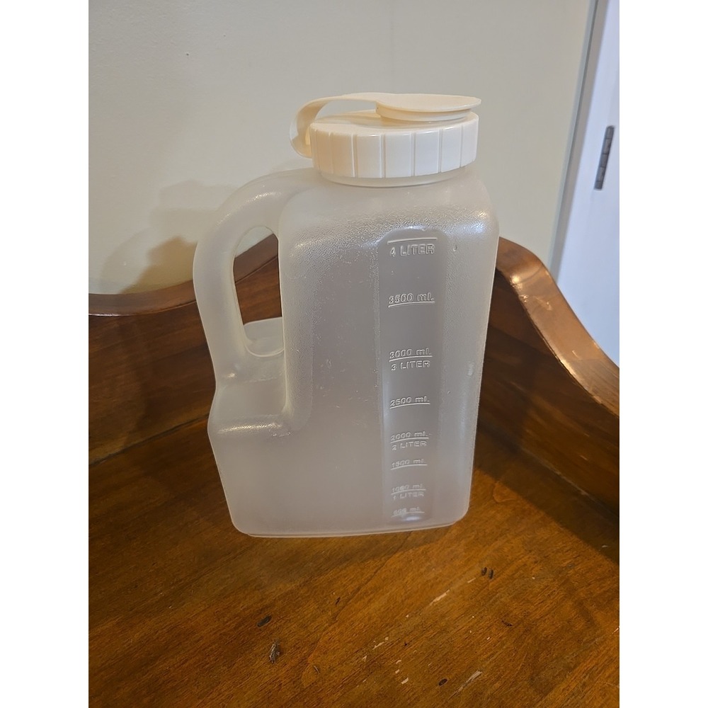 Rubbermaid Servin Saver Pitcher 1 Gallon 4 Qt Jug #0231 Almond Flip Top Lid